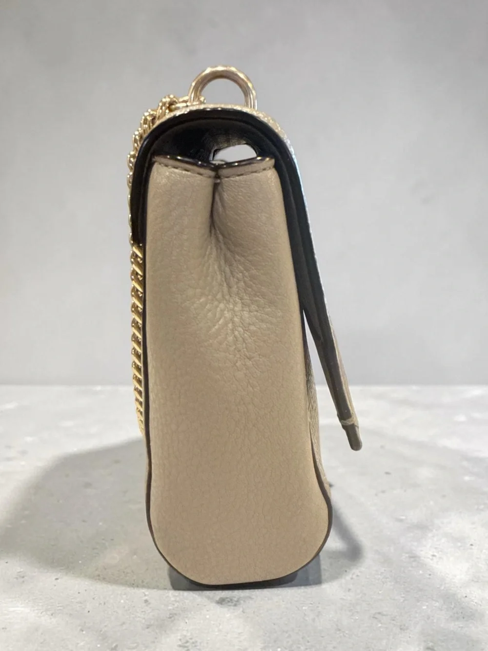 Kate Spade Pebbled Leather Shoulder Bag in Gray with Gold Chain